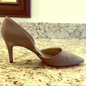 Bandolino Size 8.5 Grey Pump
